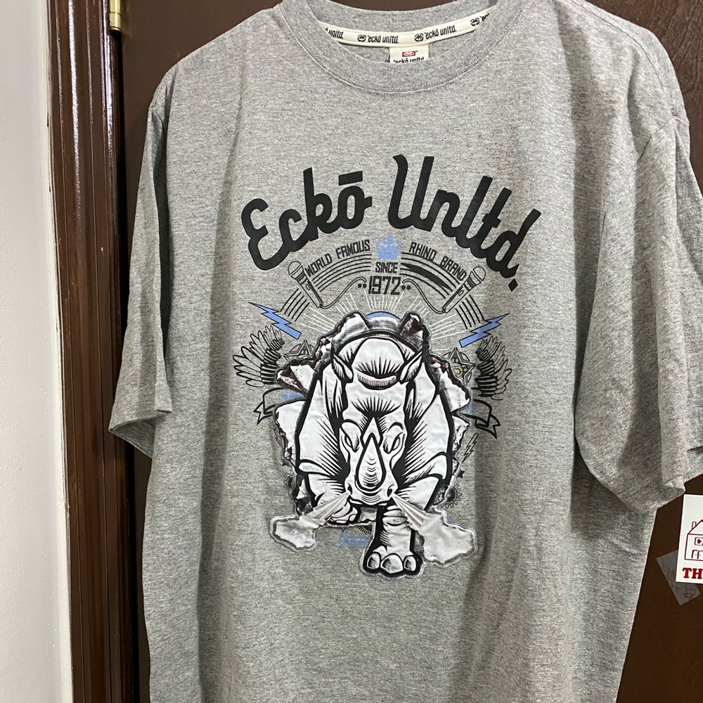 Ecko Unlimited gray rhino L graphic tee
